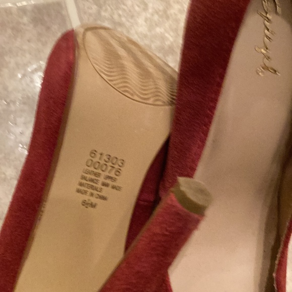 ~ Spiegel Red Suede Stiletto Pumps, SOLD AS-IS ~ - Picture 10 of 14